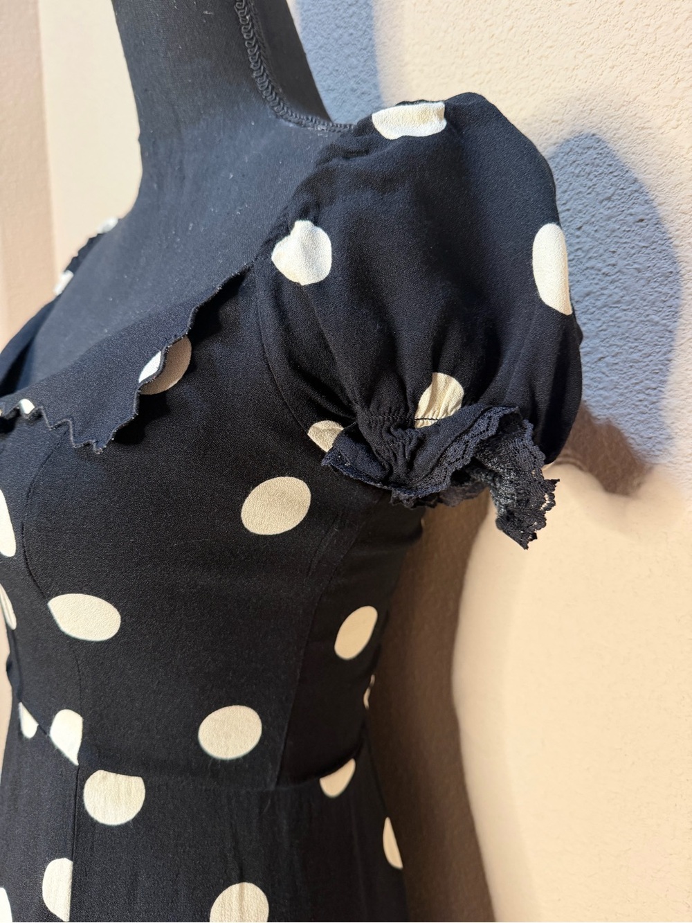 REFORMATION Black Polka Dot Puff-Sleeve Midi Dress SZ. 4 - Picture 6 of 10